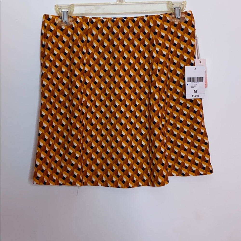 Patterned flowy skirt